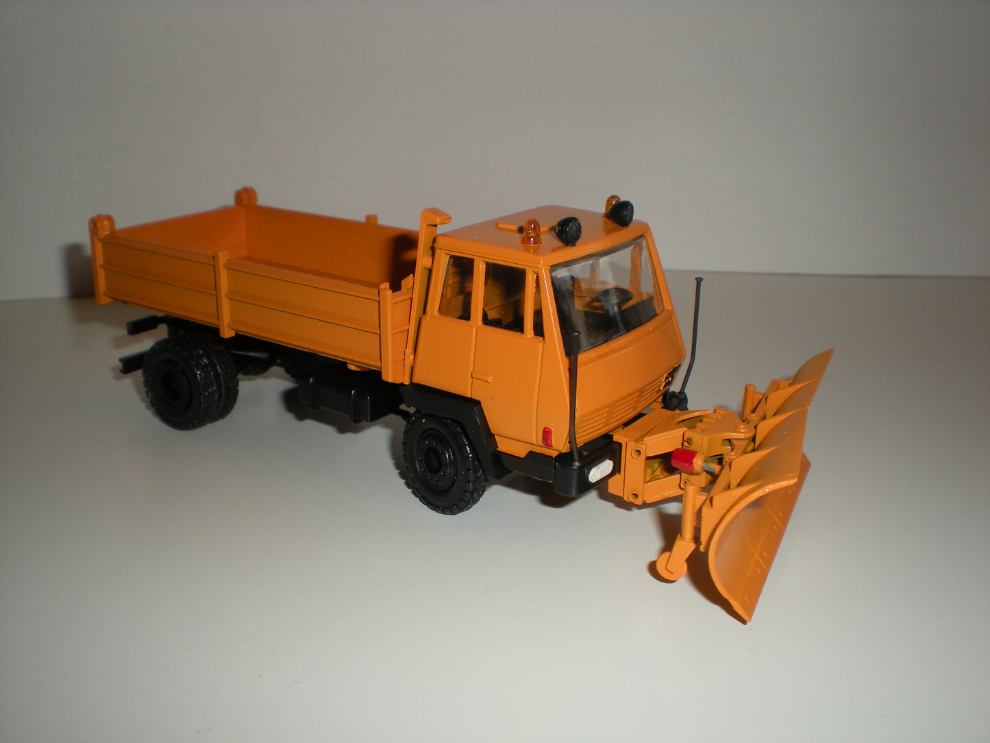 3451 Steyr 91 Schneepflug der Straßenmeisterei