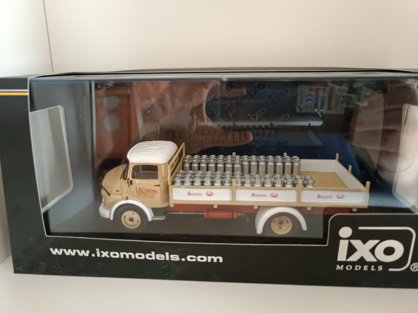 319886 Mercedes Benz 1113  - Lacsoons