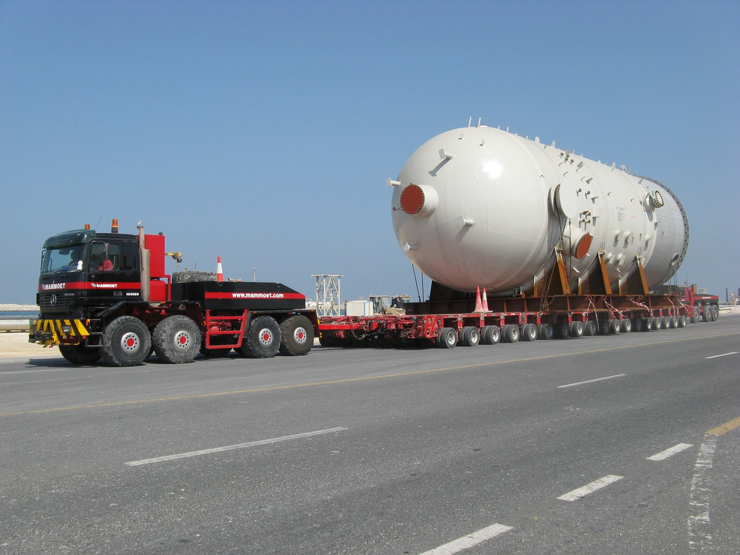 410247 MB Actros 8x8 MAMMOET RESIN