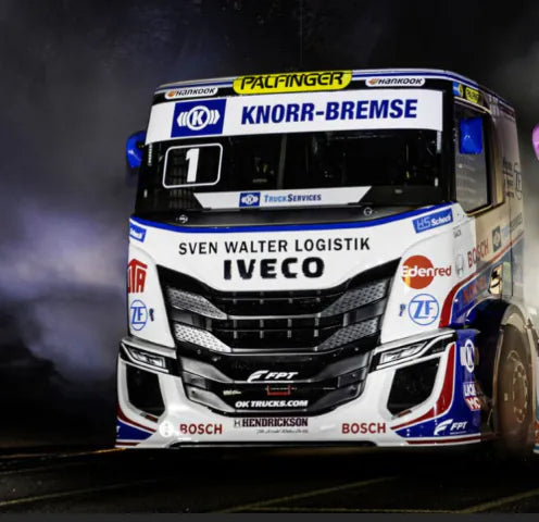 83212  Iveco  S-Way Race TRUCK  Neu und OVP