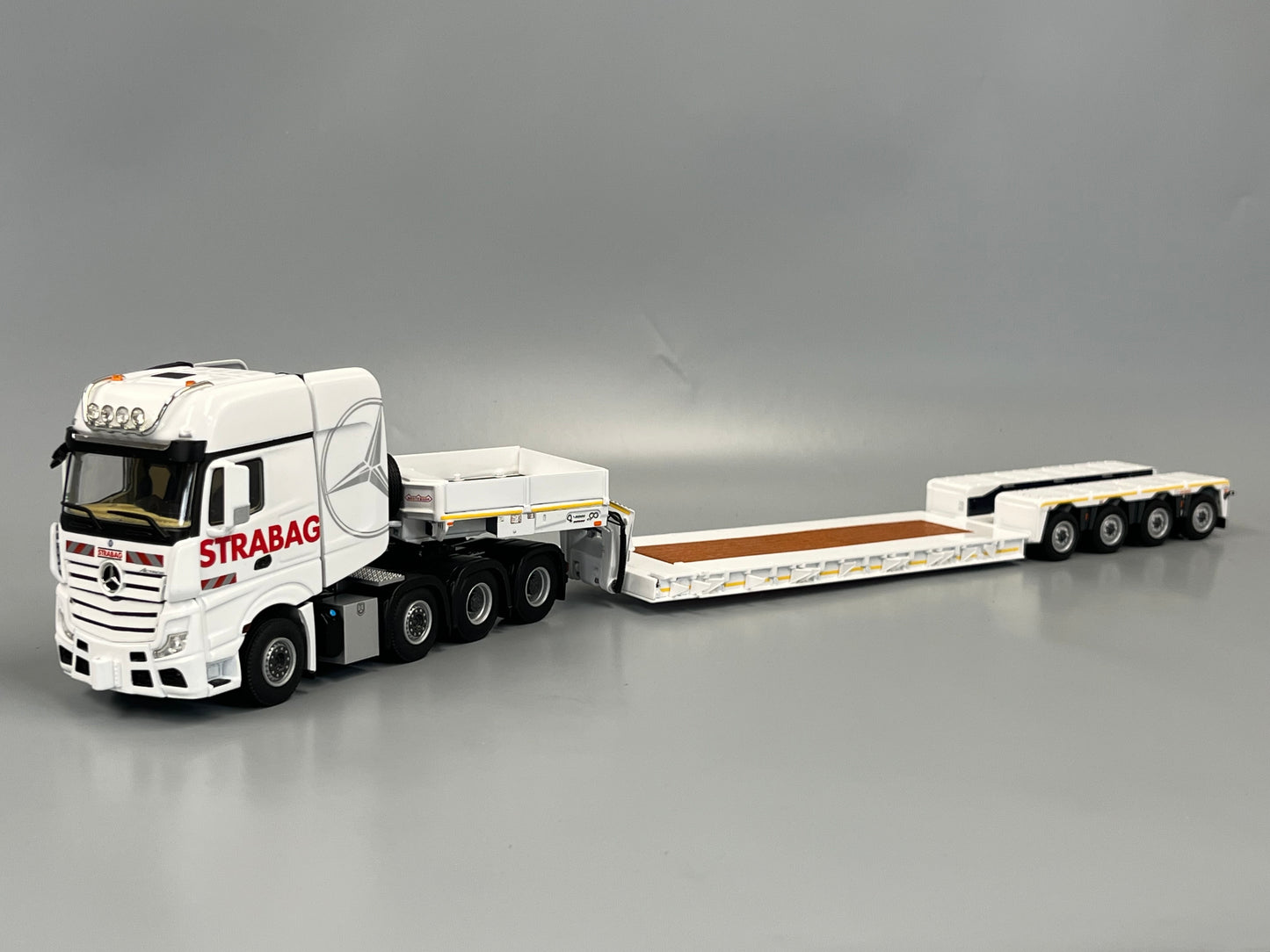 02-3887  NEU  Mercedes Benz Actros  MP 5  SLT Giga Space 8x 4 Tieflader 4-achs  STRABAG   NEU