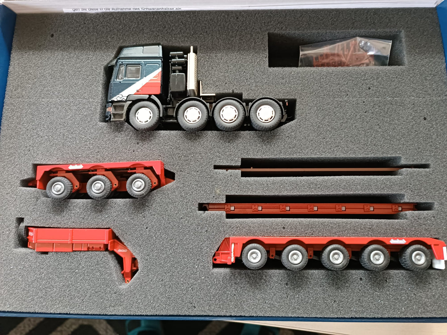 61127-01   MAN Tieflader NOOTEBOOM  Neu  1:50 OVP