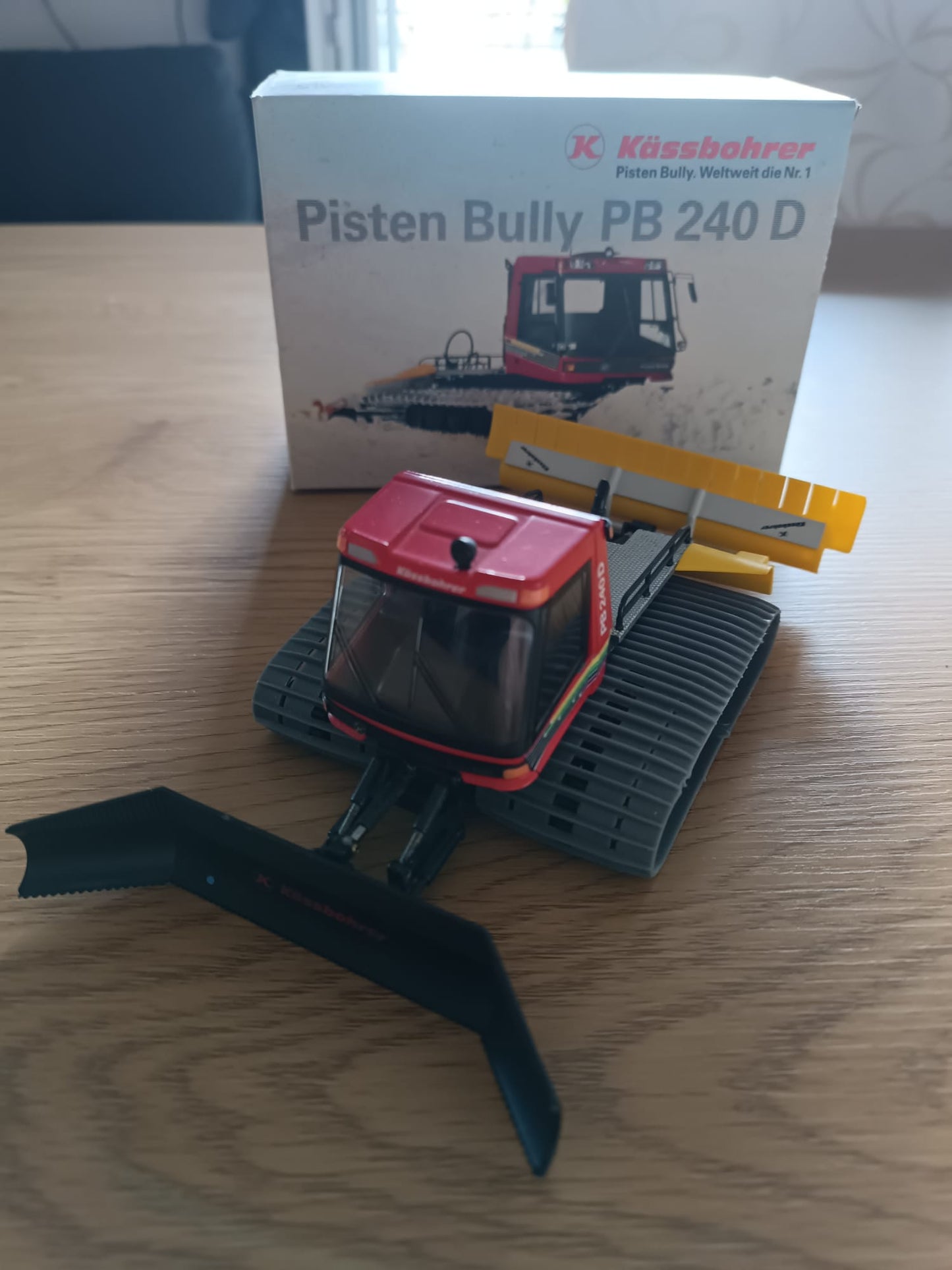 5201 "PISTEN BULLY PB240 D"  Neu und originalverpackt 1:43