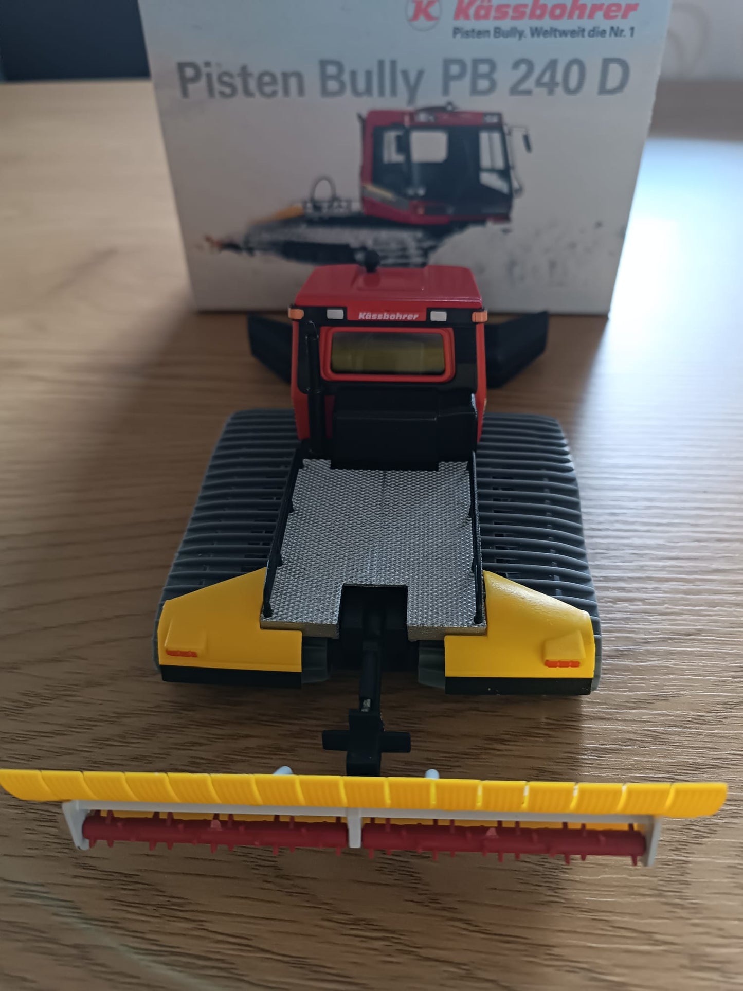 5201 "PISTEN BULLY PB240 D"  Neu und originalverpackt 1:43