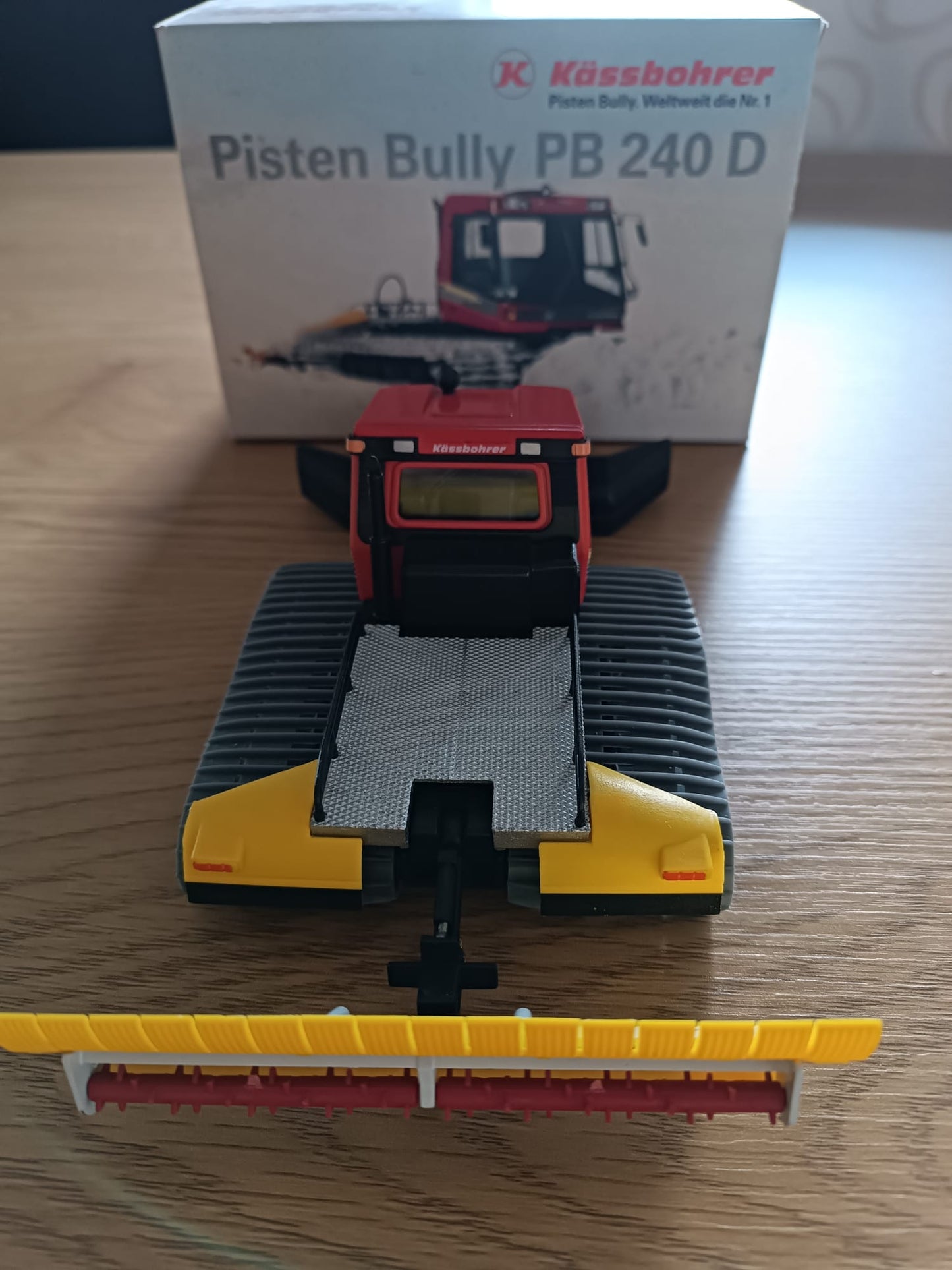 5201 "PISTEN BULLY PB240 D"  Neu und originalverpackt 1:43