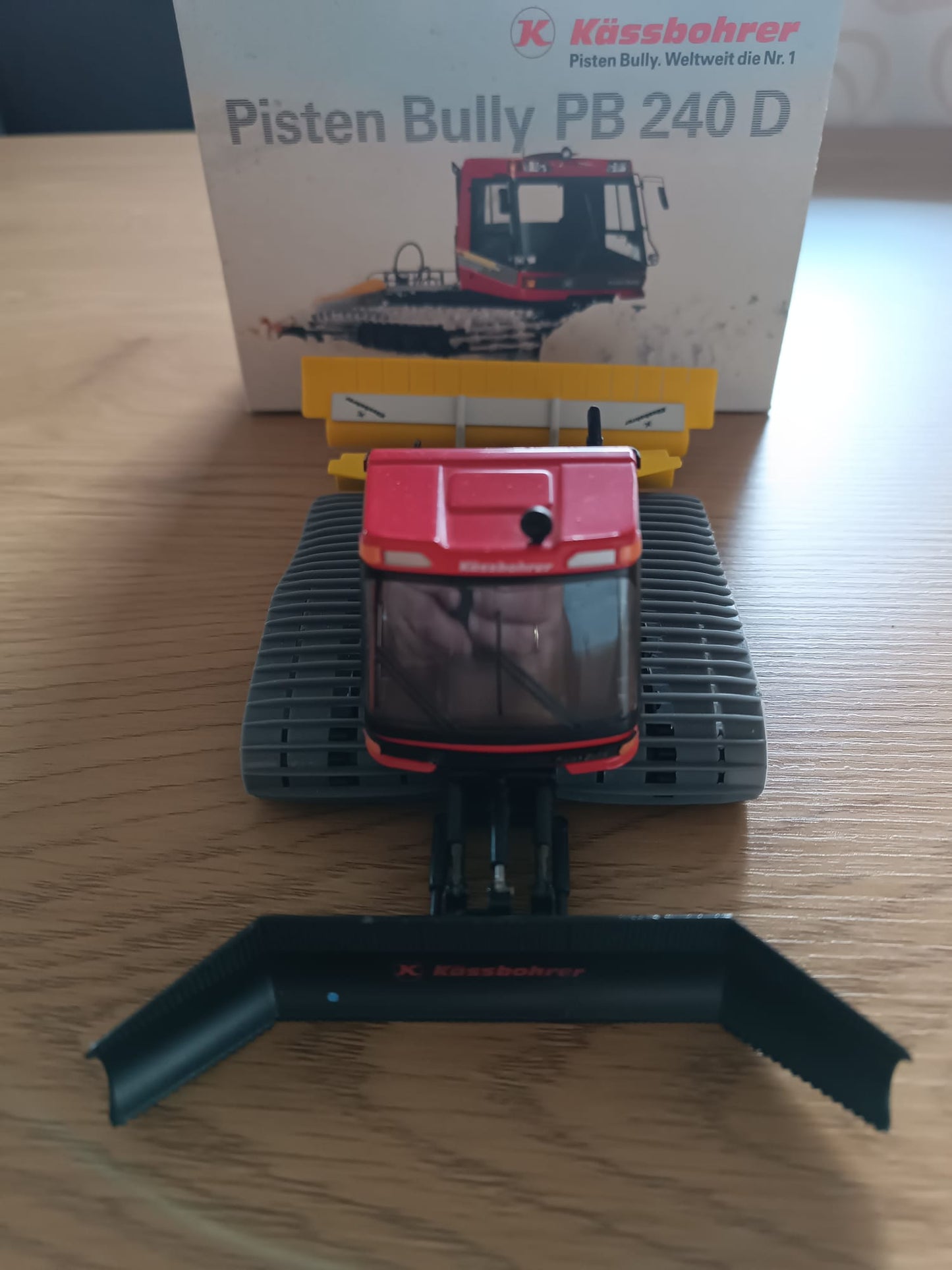 5201 "PISTEN BULLY PB240 D"  Neu und originalverpackt 1:43