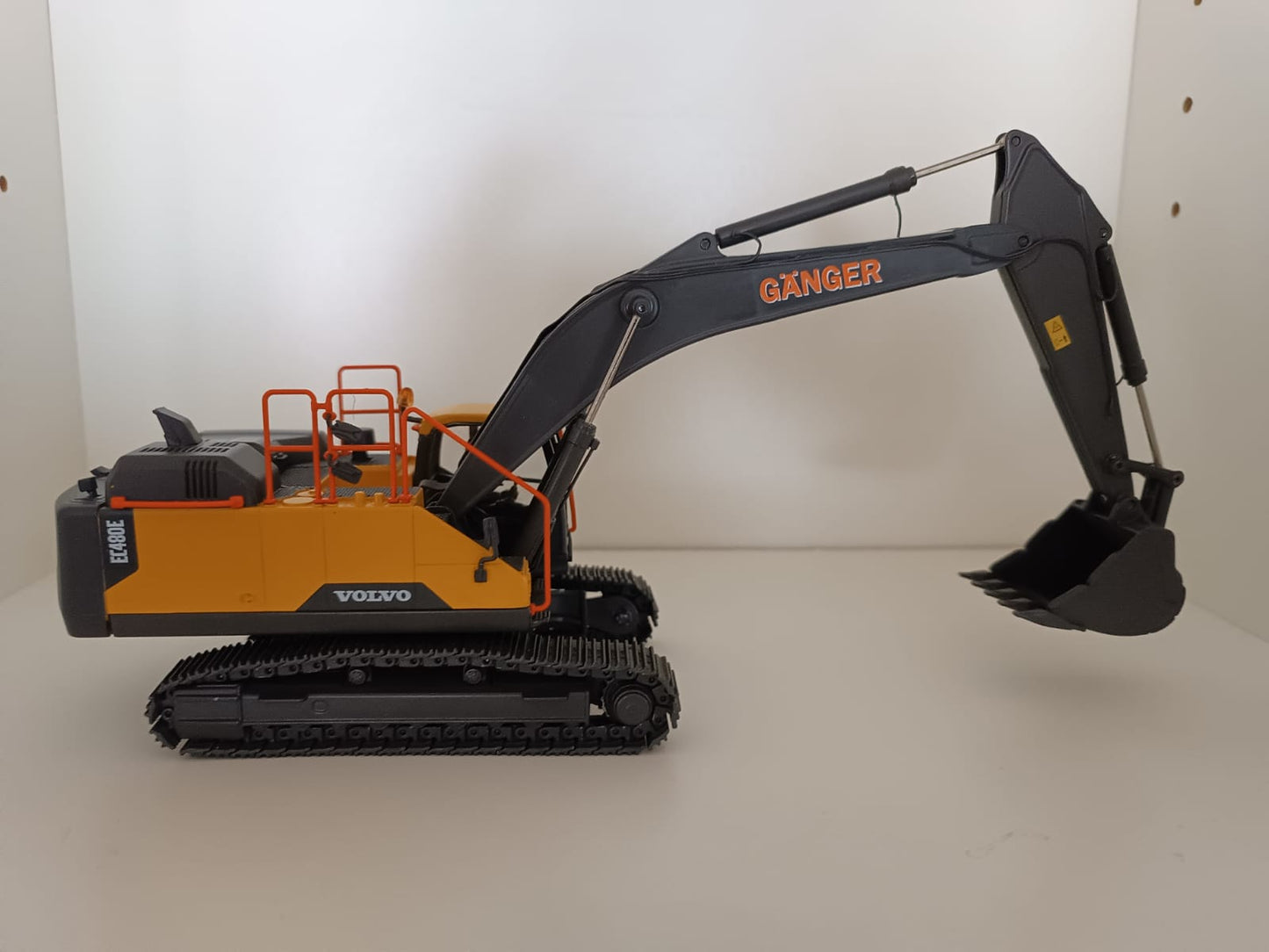 300047 VOLVO BAGGER EC480 E  " GÄNGER"