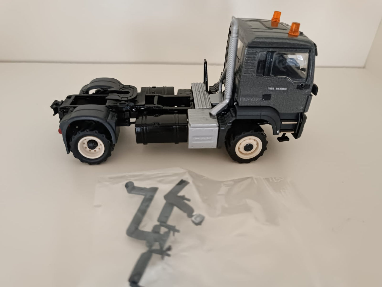 77008-01 MAN TGS M Agrar TRUCK