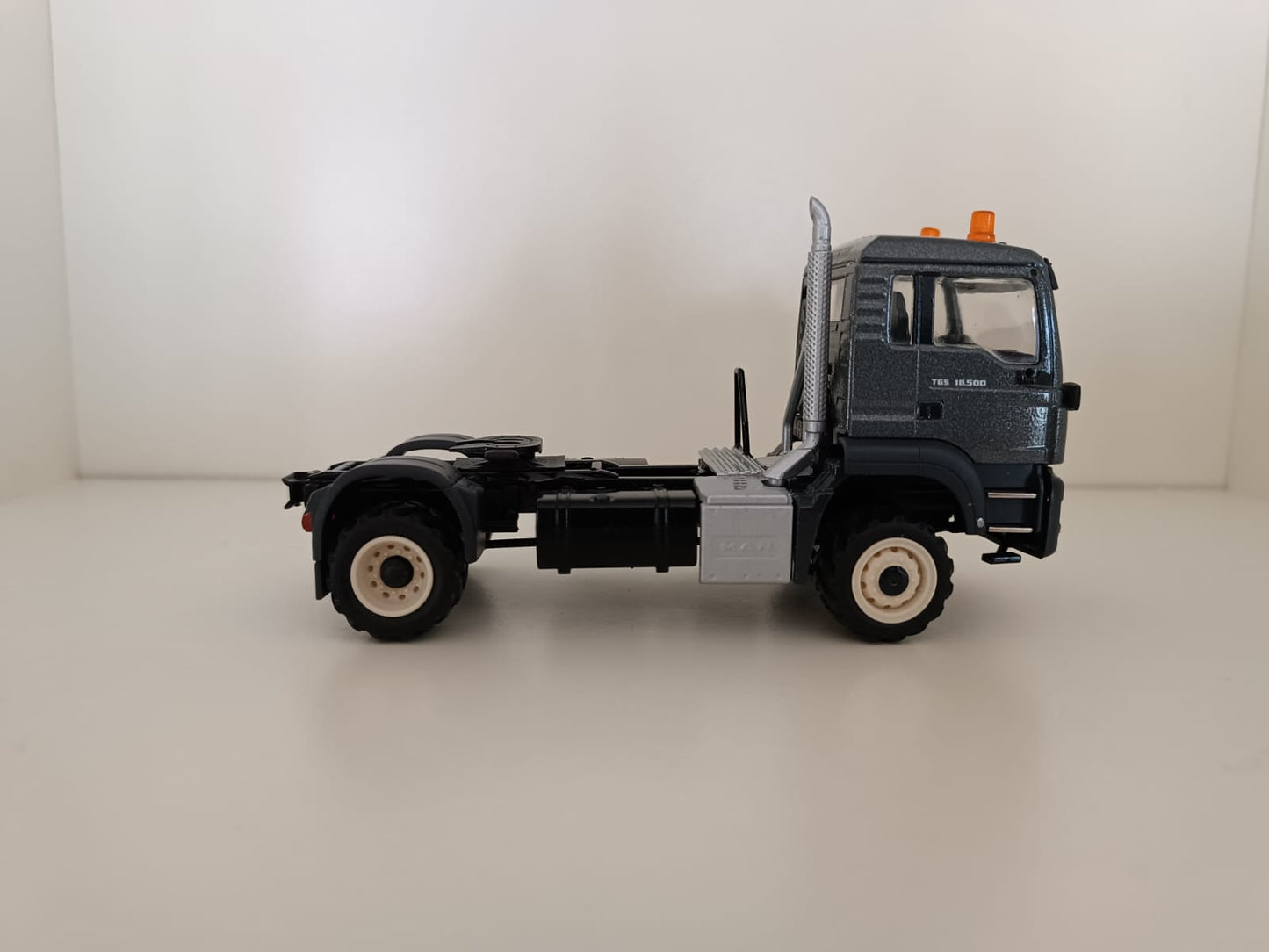 77008-01 MAN TGS M Agrar TRUCK
