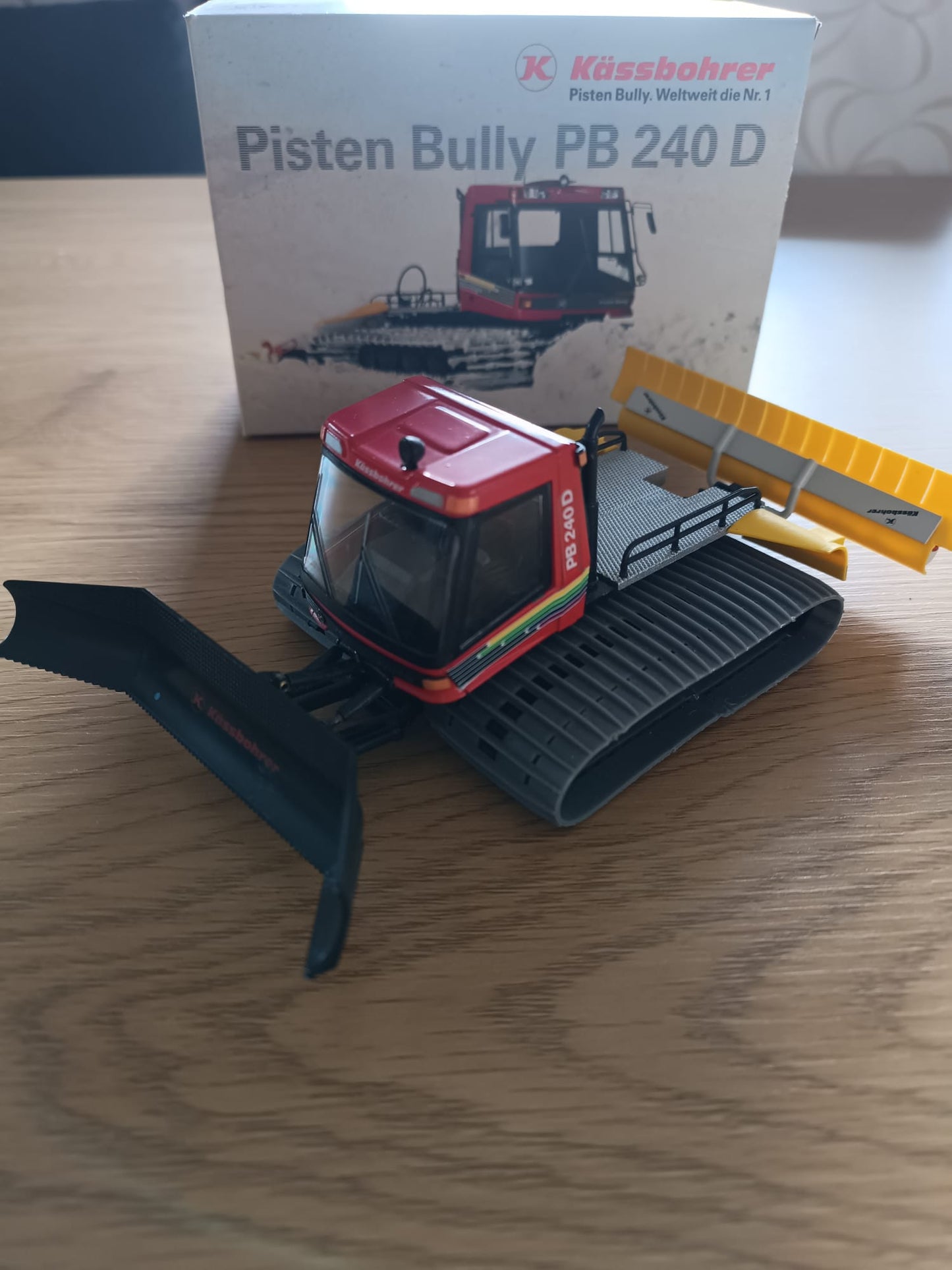 5201 "PISTEN BULLY PB240 D"  Neu und originalverpackt 1:43